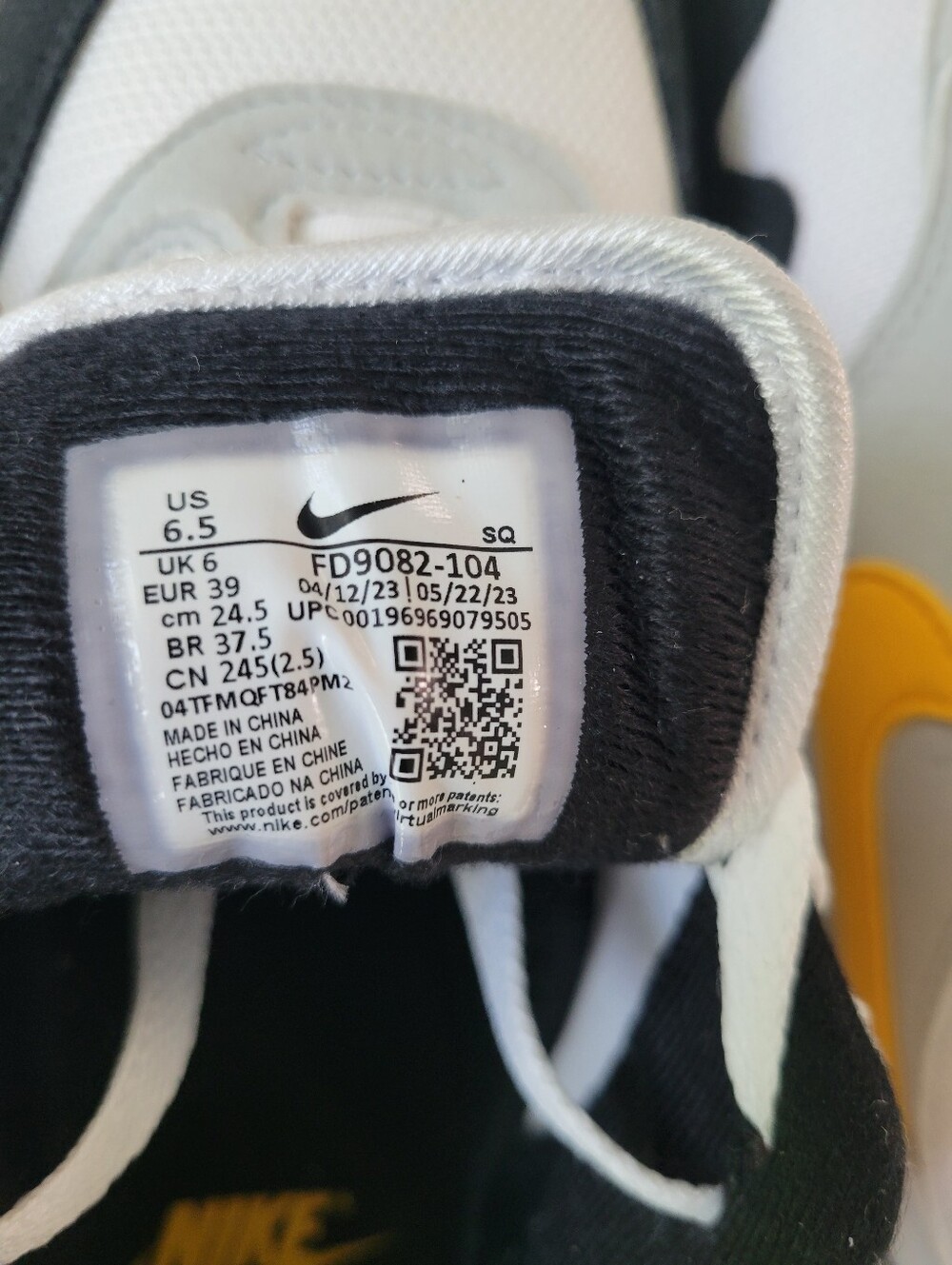Nike Air Max 1 Sneaker University Gold‎ White Black Trainer Men Size 6.5 - Picture 8 of 9